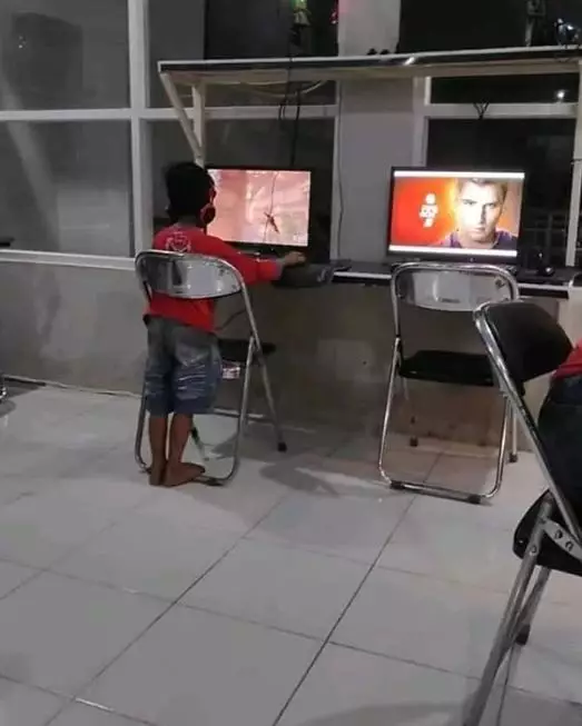 aksi nyeleneh main game Berbagai Sumber