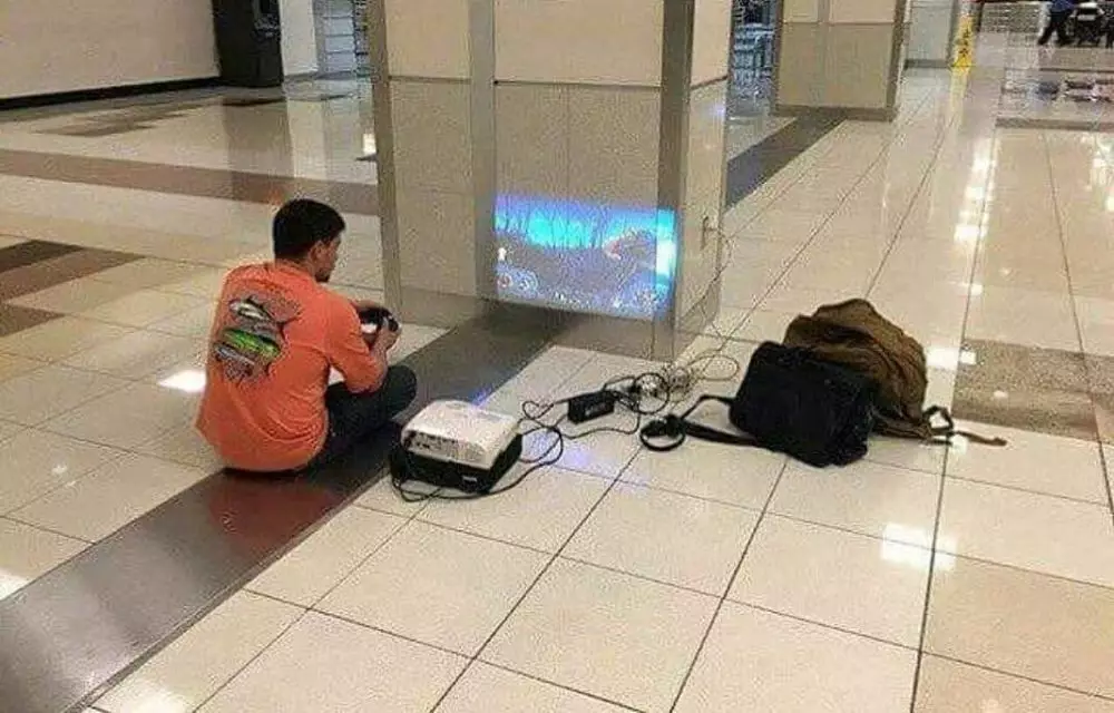 aksi nyeleneh main game Berbagai Sumber