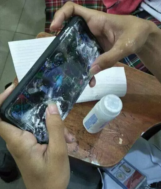 aksi nyeleneh main game Berbagai Sumber