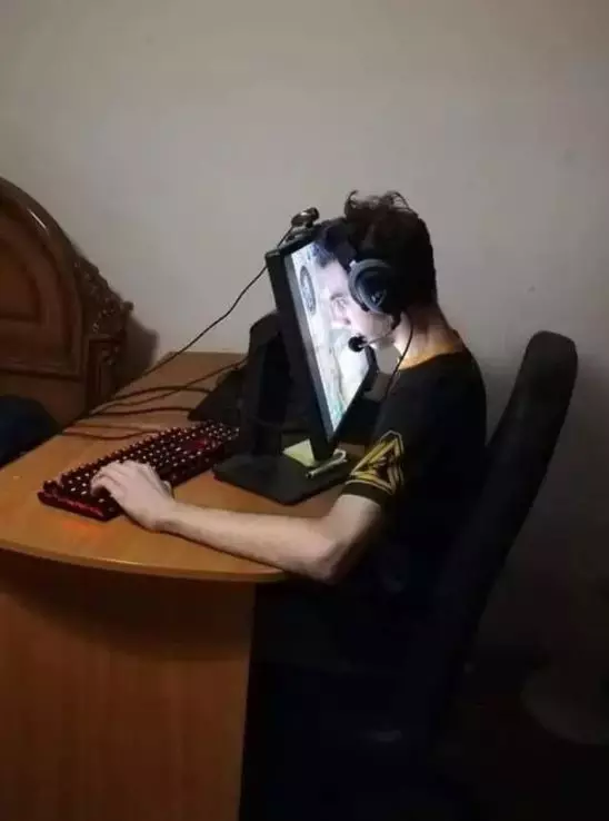 aksi nyeleneh main game Berbagai Sumber