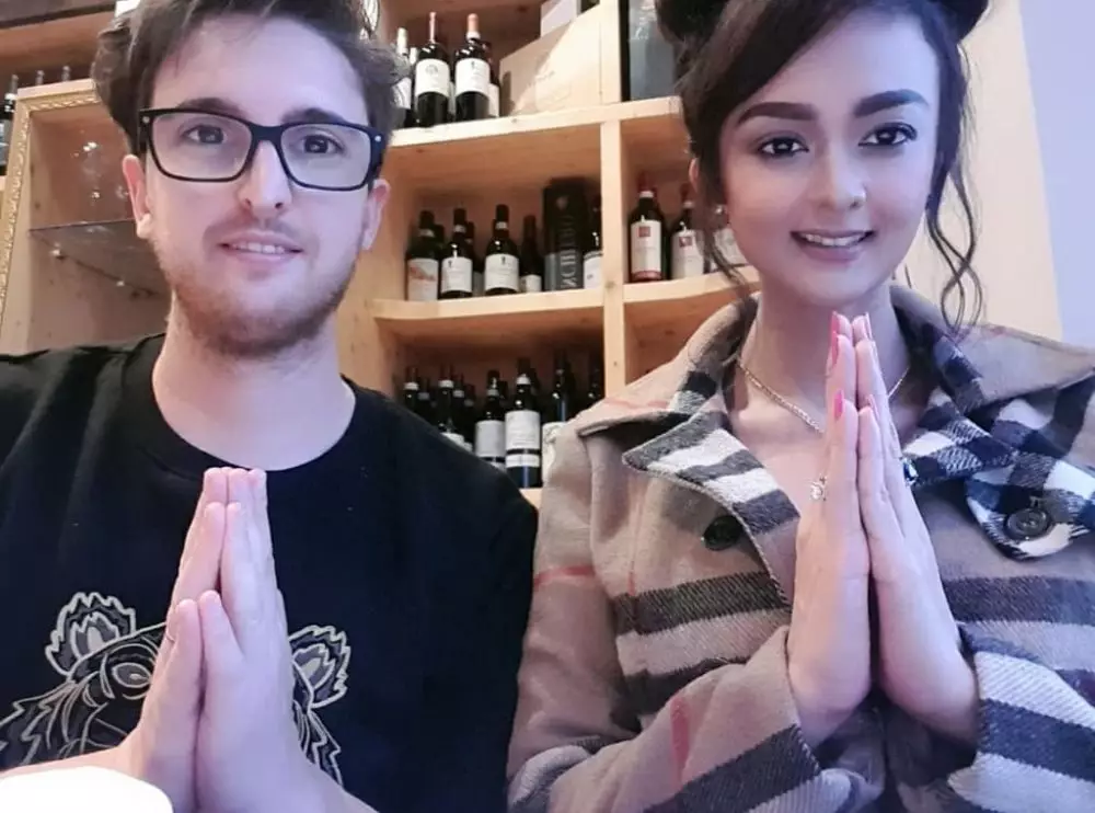 Anastasia Novie dan suami bulenya Instagram