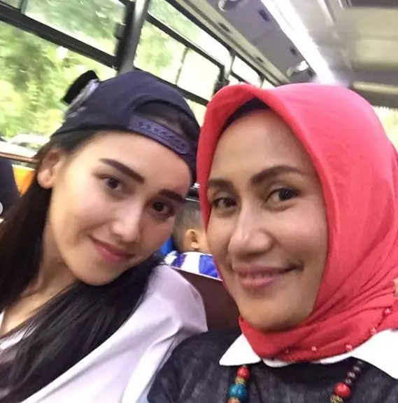 Seleb bareng nenek © 2020 brilio.net