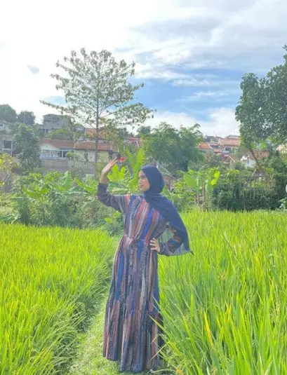 pemotretan Nadya di sawah Berbagai sumber pemotretan Nadya di sawah Berbagai sumber