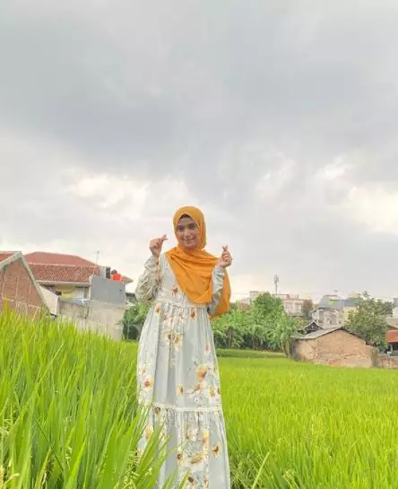 pemotretan Nadya di sawah Berbagai sumber pemotretan Nadya di sawah Berbagai sumber