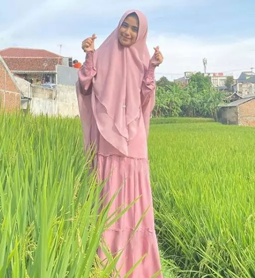 pemotretan Nadya di sawah Berbagai sumber pemotretan Nadya di sawah Berbagai sumber