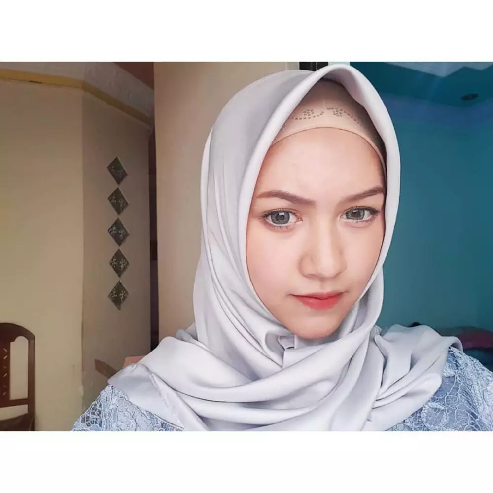 Happy Asmara tampil berhijab © 2020 brilio.net Instagram Happy Asmara tampil berhijab © 2020 brilio.net Instagram