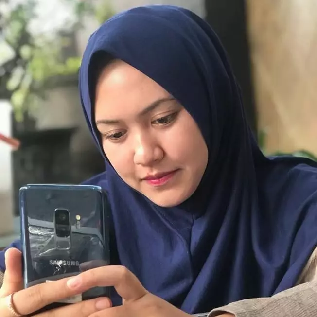 Happy Asmara tampil berhijab © 2020 brilio.net Instagram Happy Asmara tampil berhijab © 2020 brilio.net Instagram