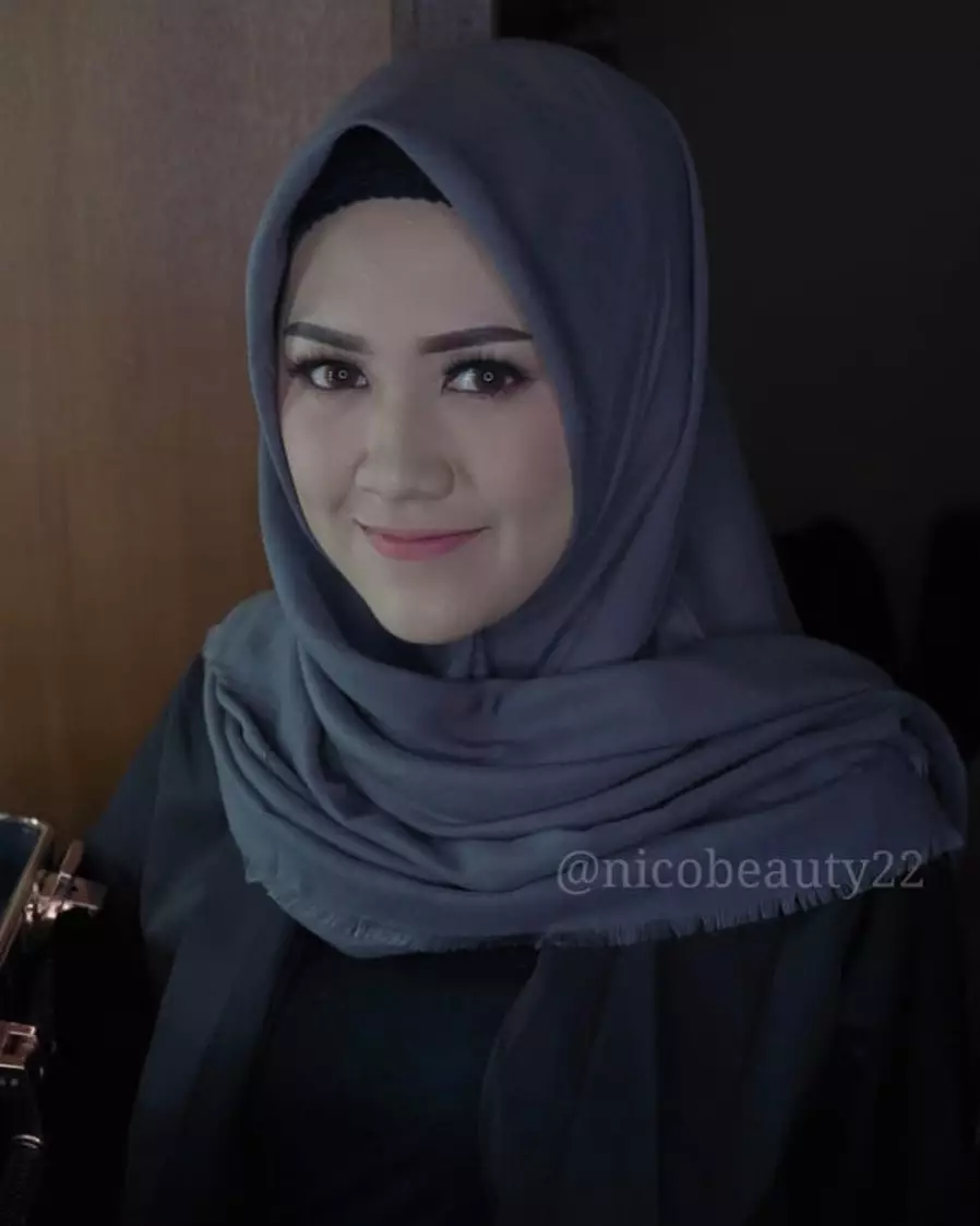 Happy Asmara tampil berhijab © 2020 brilio.net Instagram Happy Asmara tampil berhijab © 2020 brilio.net Instagram