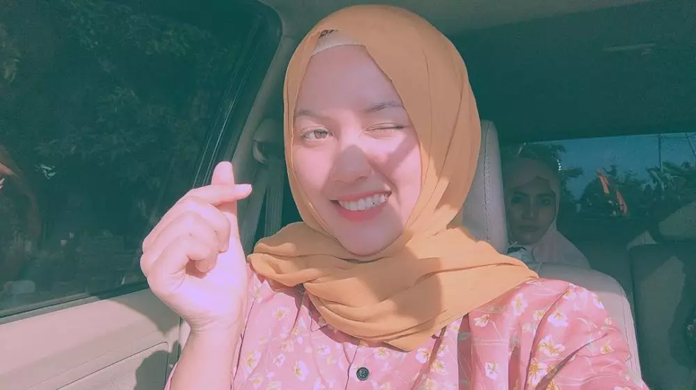 Happy Asmara tampil berhijab © 2020 brilio.net Instagram Happy Asmara tampil berhijab © 2020 brilio.net Instagram