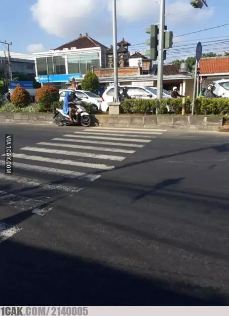 emak emak berhenti di tengah jalan  Berbagai Sumber emak emak berhenti di tengah jalan  Berbagai Sumber