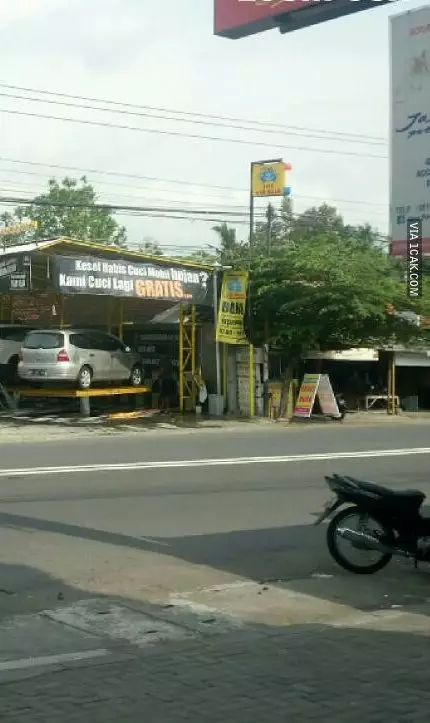 spanduk lucu promosi cuci kendaraan 1cak.com