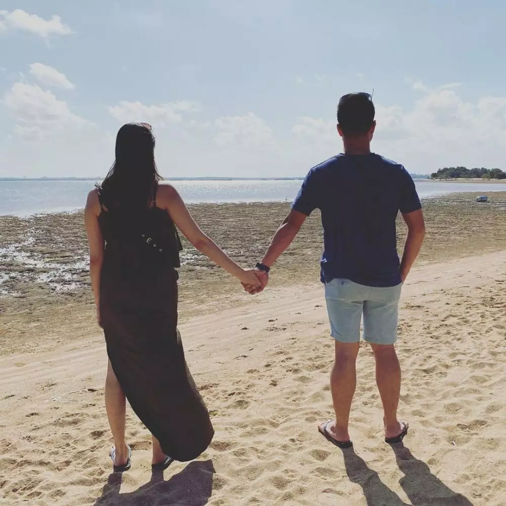 Potret romantis Eza Gionino dan istri saat babymoon di Bali © 2020 brilio.net Potret romantis Eza Gionino dan istri saat babymoon di Bali © 2020 brilio.net