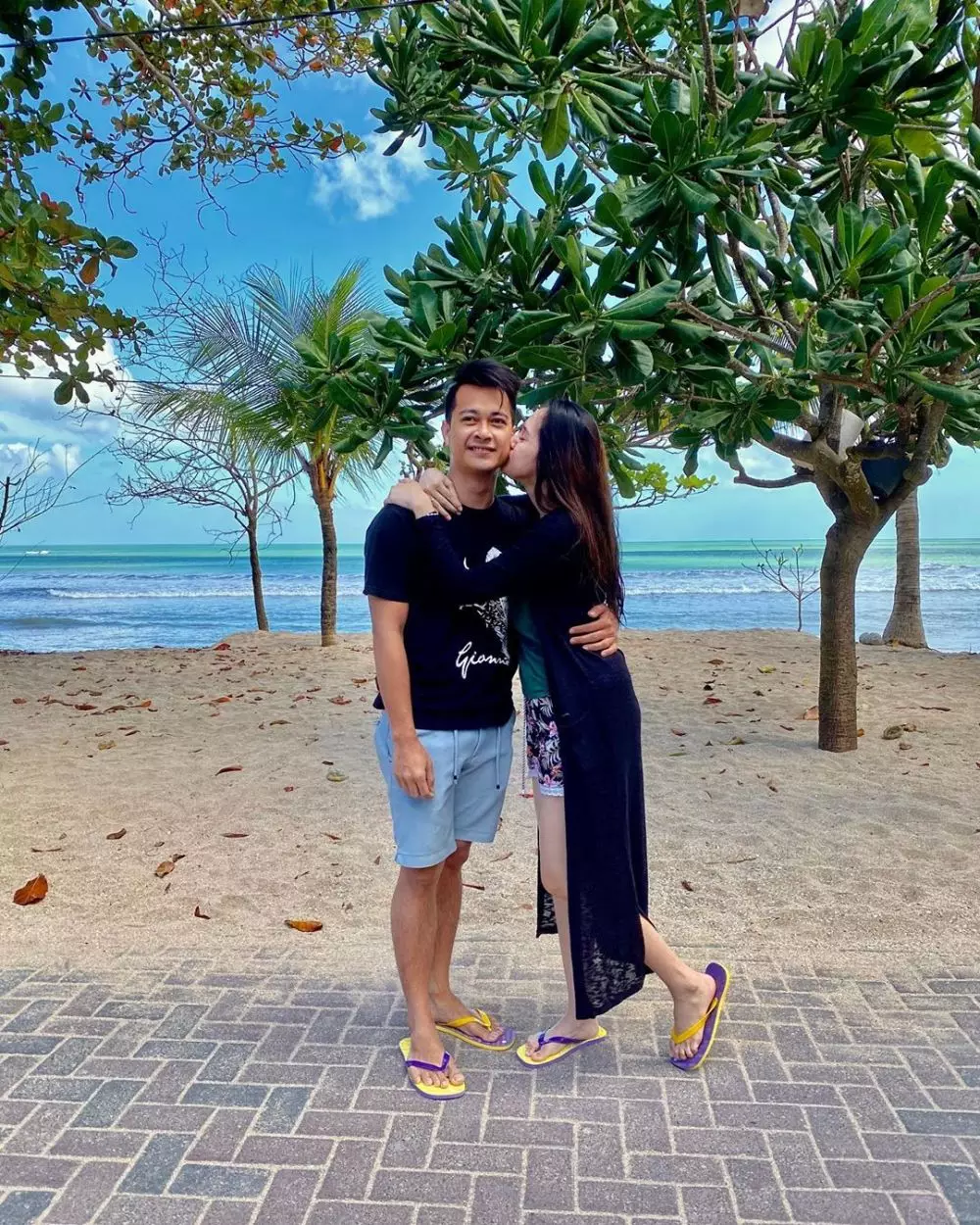 Potret romantis Eza Gionino dan istri saat babymoon di Bali © 2020 brilio.net Potret romantis Eza Gionino dan istri saat babymoon di Bali © 2020 brilio.net