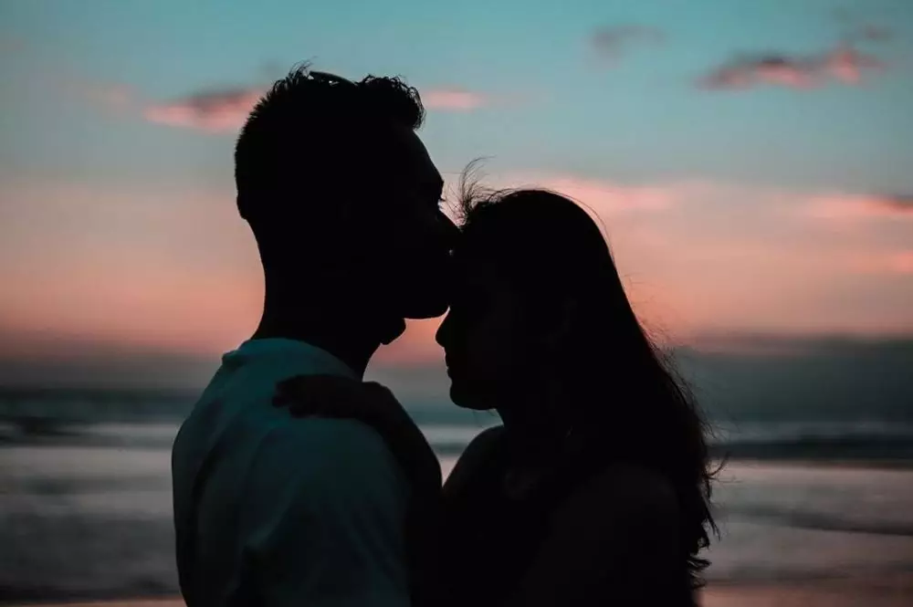 Potret romantis Eza Gionino dan istri saat babymoon di Bali © 2020 brilio.net Potret romantis Eza Gionino dan istri saat babymoon di Bali © 2020 brilio.net