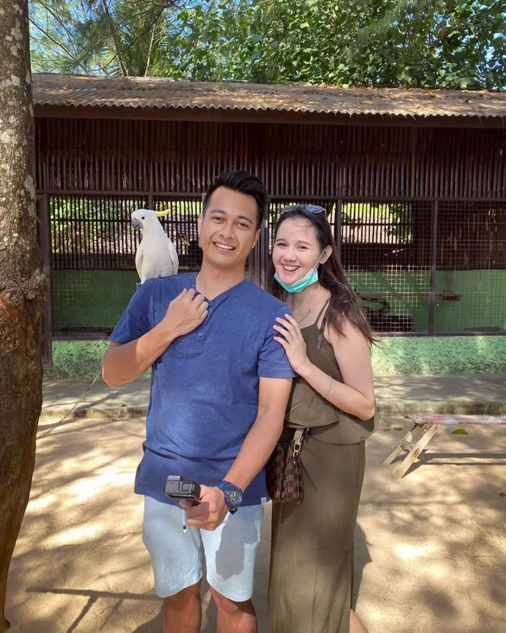 Potret romantis Eza Gionino dan istri saat babymoon di Bali © 2020 brilio.net Potret romantis Eza Gionino dan istri saat babymoon di Bali © 2020 brilio.net