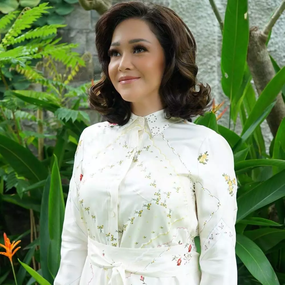 penampilan baru maia dengan rambut curly © 2020 Instagram/@maiaestiantyreal