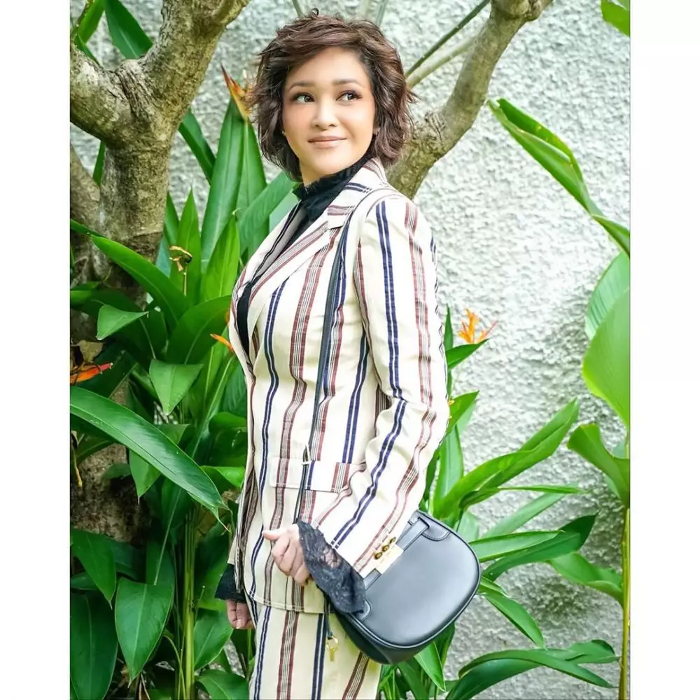 penampilan baru maia dengan rambut curly © 2020 Instagram/@maiaestiantyreal