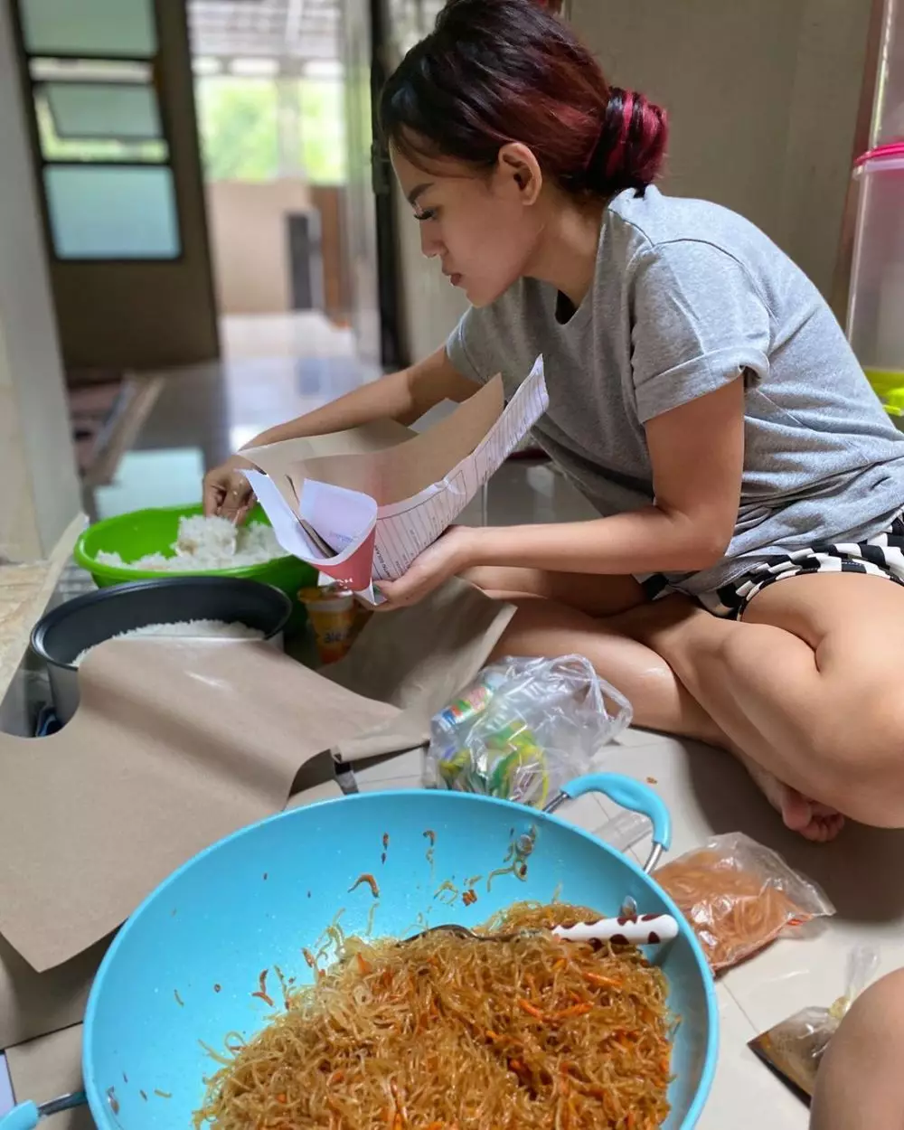 Putri Jamila jebolah Bintang Pantura jualan nasi uduk © 2020 brilio.net Putri Jamila jebolah Bintang Pantura jualan nasi uduk © 2020 brilio.net