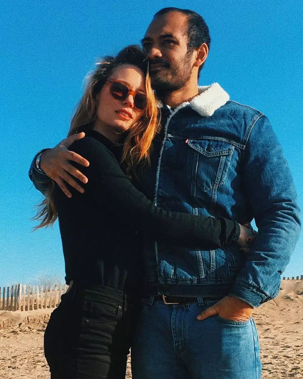 aktor tampan jatuh ke perempuan bule © 2020 Instagram