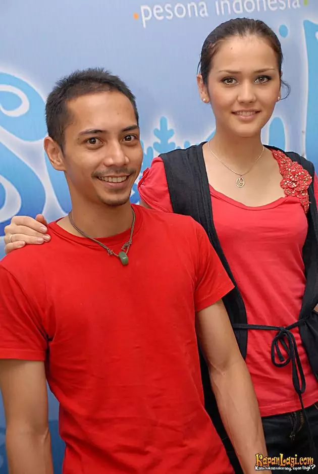 aktor tampan jatuh ke perempuan bule © 2020 Instagram