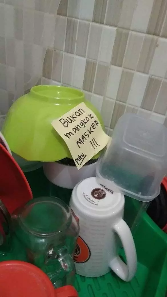 debat peringatan kost cewek Twitter