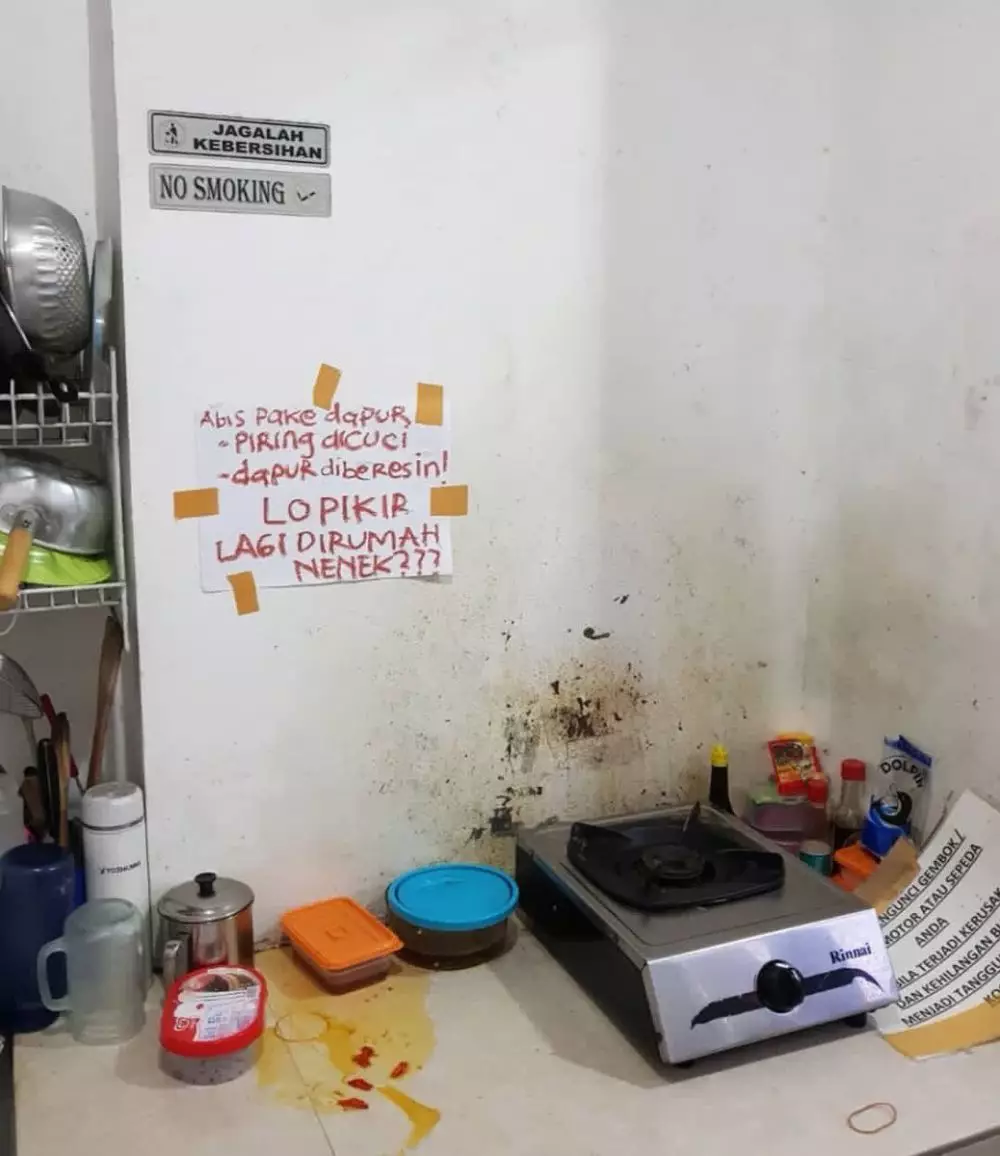 debat peringatan kost cewek Twitter