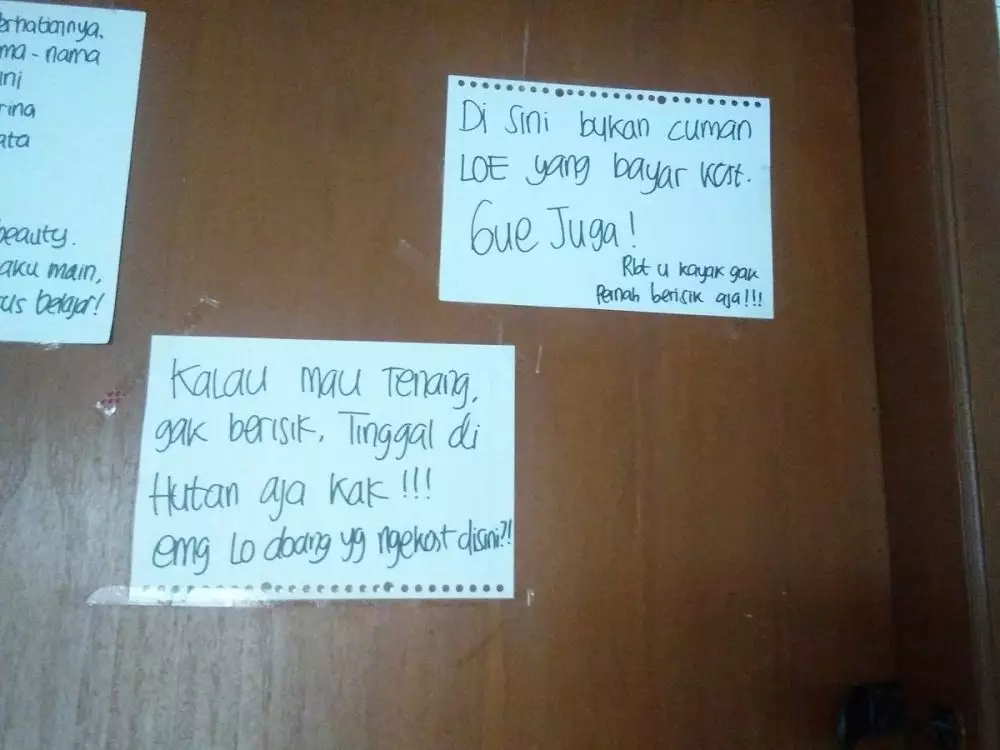 debat peringatan kost cewek Twitter