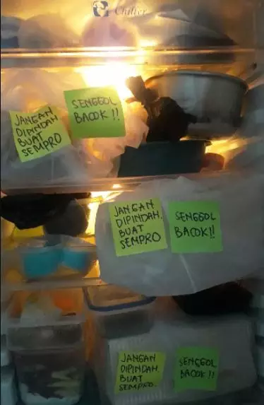 debat peringatan kost cewek Twitter