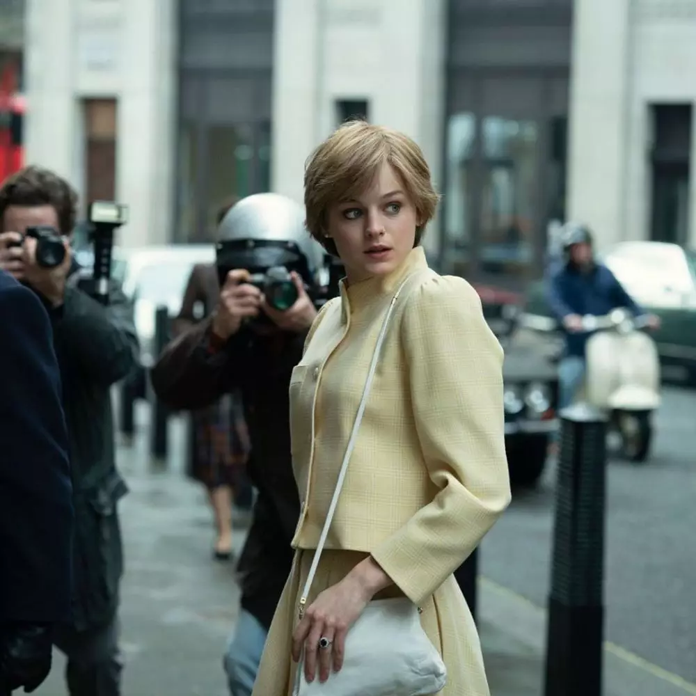 Emma Corrin perankan Putri Diana © 2020 brilio.net