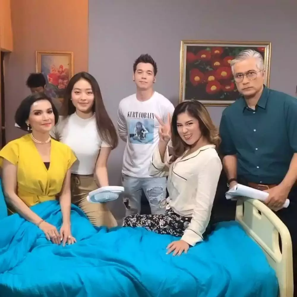 Natasha Wilona dan pemain Anak Band Berbagai Sumber