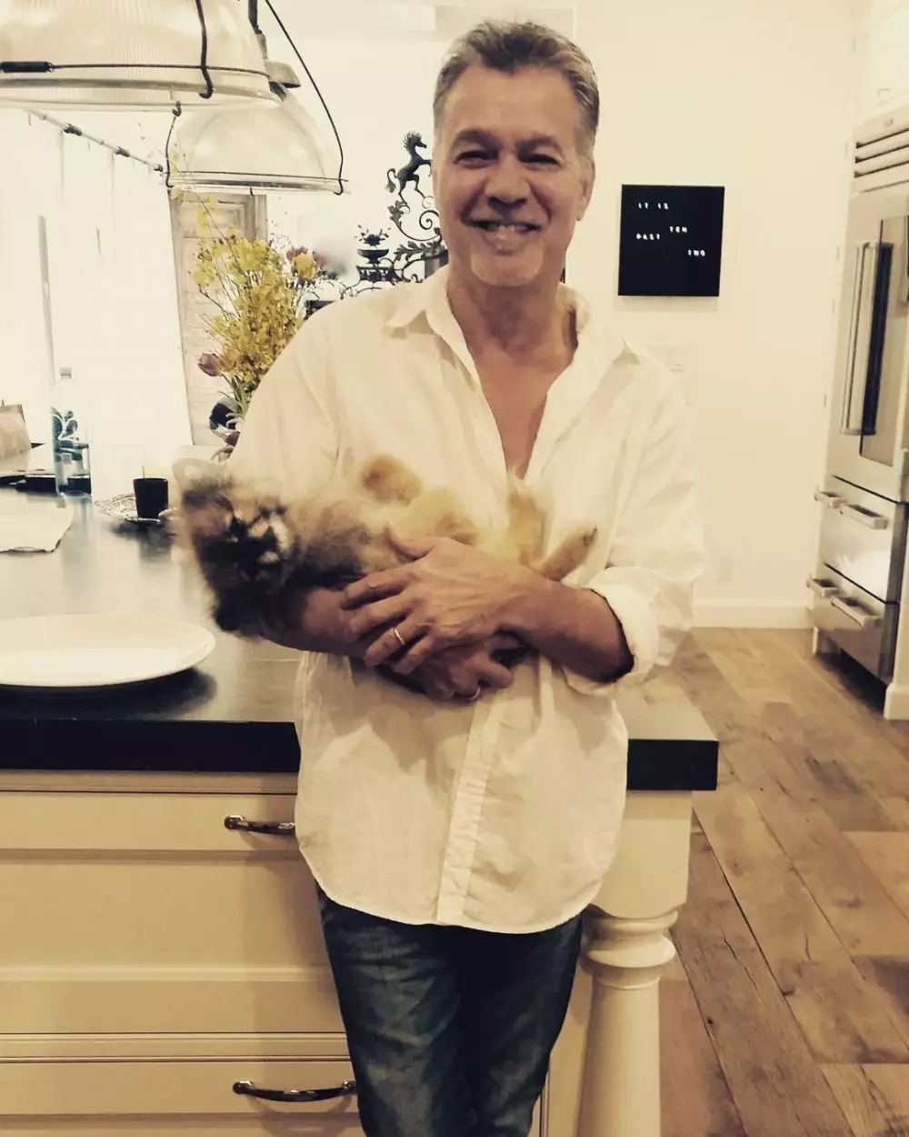 Fakta kematian Eddie Van Halen Berbagai sumber