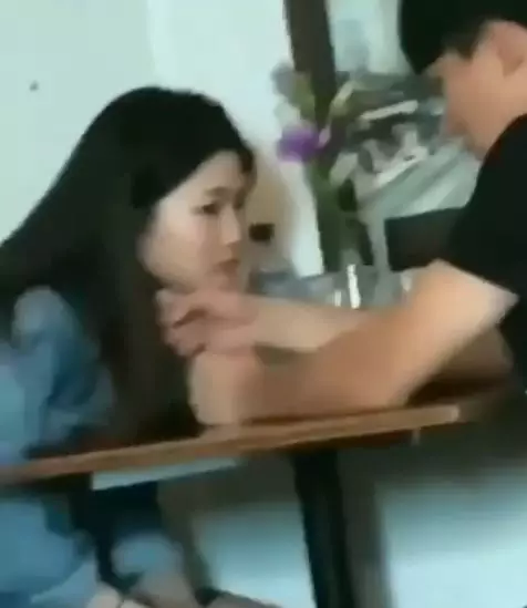 aksi pasangan bucin  Berbagai Sumber