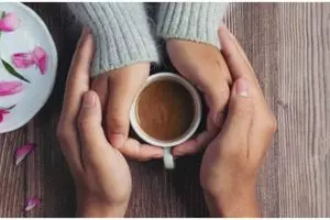 50 Kata-kata motivasi untuk percaya pada pasangan, redam cemburu