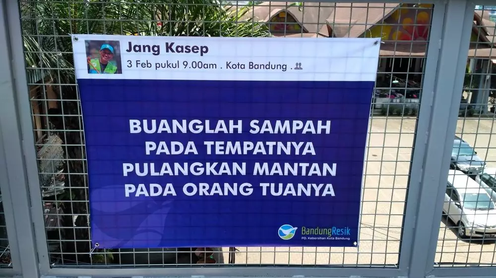 Spanduk lucu sampah Berbagai sumber