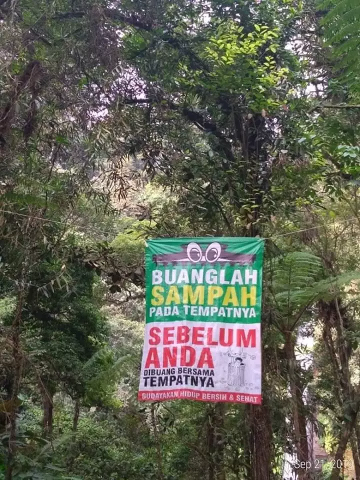 Spanduk lucu sampah Berbagai sumber