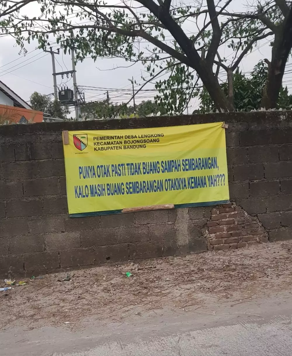 Spanduk lucu sampah Berbagai sumber