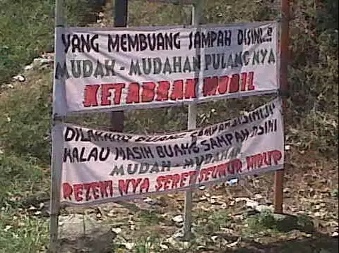 Spanduk lucu sampah Berbagai sumber