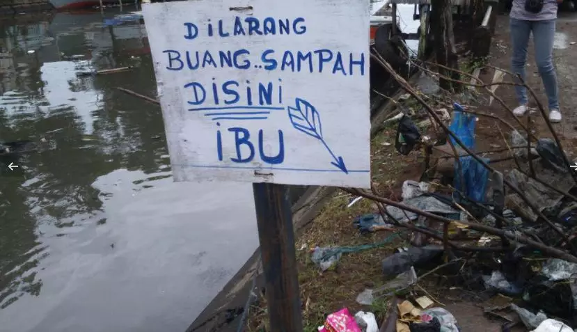 Spanduk lucu sampah Berbagai sumber
