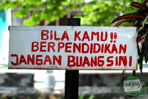 Spanduk lucu sampah Berbagai sumber