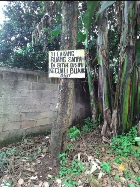 Spanduk lucu sampah Berbagai sumber