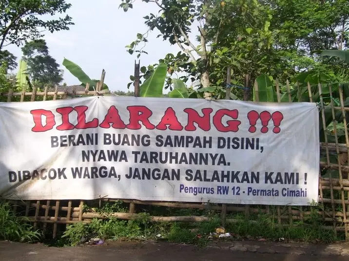 Spanduk sampah Berbagai sumber