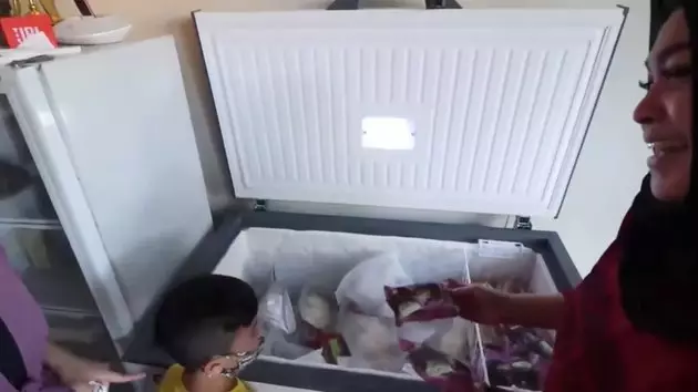 Barang mewah di rumah Rieta Amilia © 2020 brilio.net YouTube Barang mewah di rumah Rieta Amilia © 2020 brilio.net YouTube