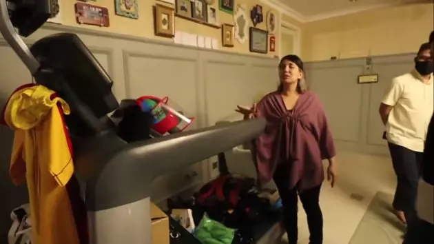 Barang mewah di rumah Rieta Amilia © 2020 brilio.net YouTube Barang mewah di rumah Rieta Amilia © 2020 brilio.net YouTube