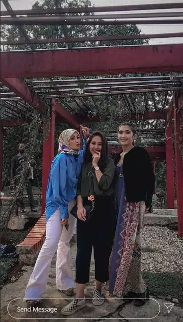 reuni Revi Mariska dan Imel instagram 