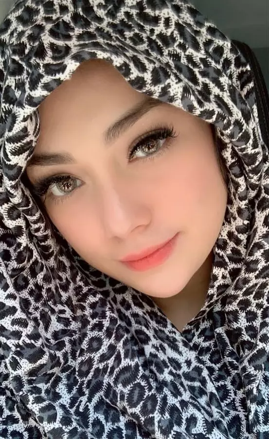 Celine Evangelista pakai hijab © 2020 brilio.net