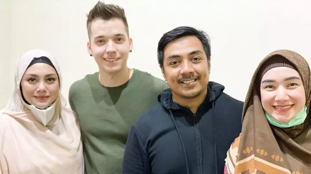 Celine Evangelista pakai hijab © 2020 brilio.net