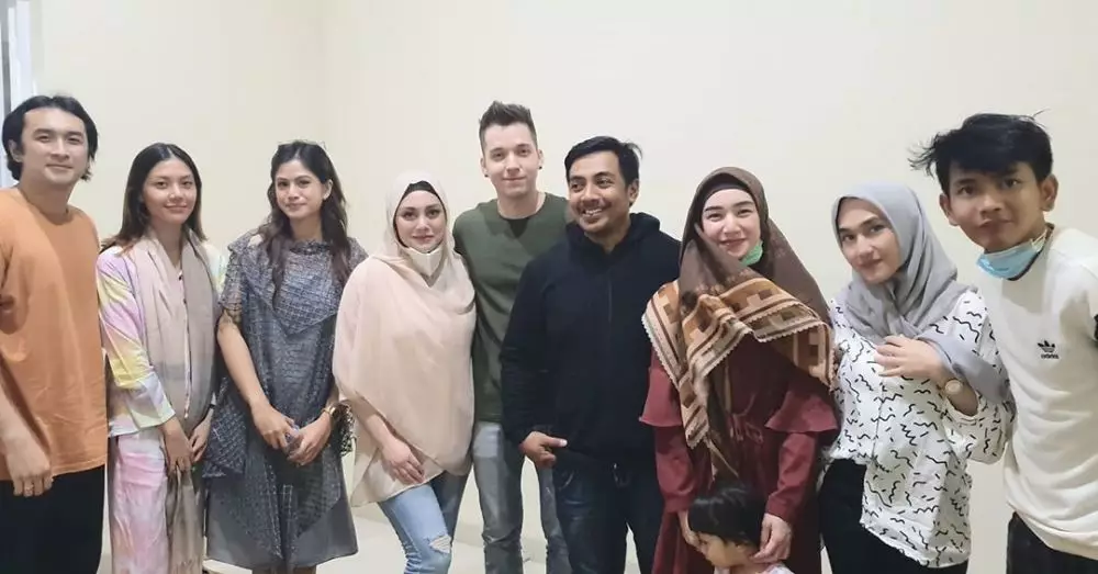 Celine Evangelista pakai hijab © 2020 brilio.net