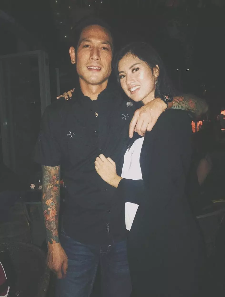 Perjalanan cinta Atries Angel  berbagai sumber