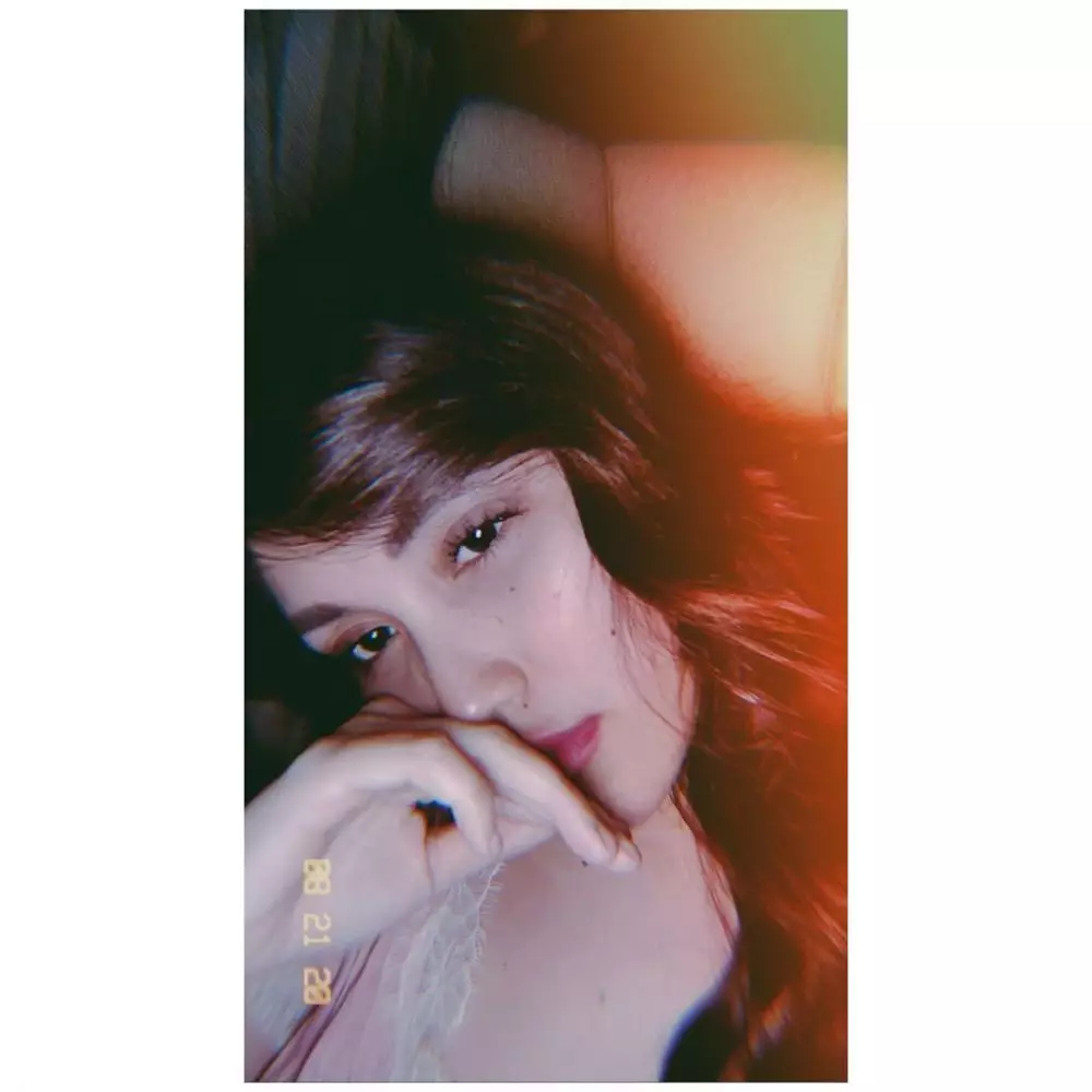 Gaya selfie ala Ayu Ting Ting © 2020 brilio.net