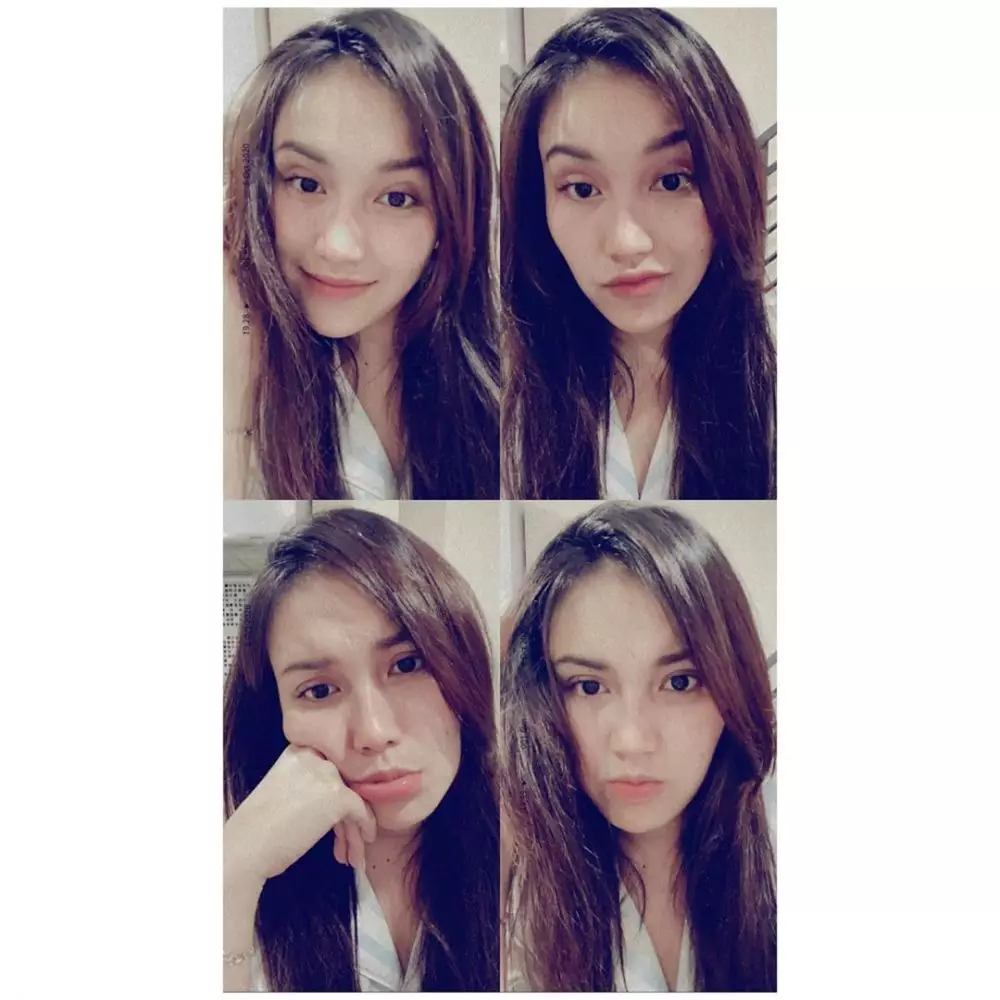 Gaya selfie ala Ayu Ting Ting © 2020 brilio.net